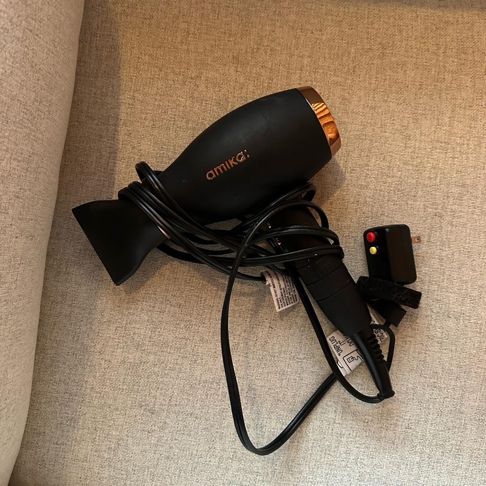 Amika The Alpha 360 dryer